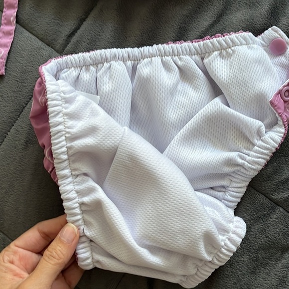 “Tahari” Swim diaper and hat size 6months - Picture 2 of 7